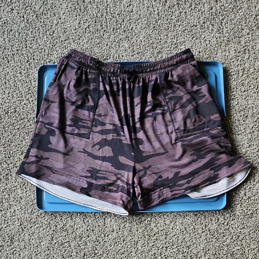 Zenana Outfitters Cargo Shorts in Brown and Black